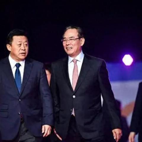 什么样的人容易被众矢之的？探讨社会中容易成为众矢之的对象的人群特征。